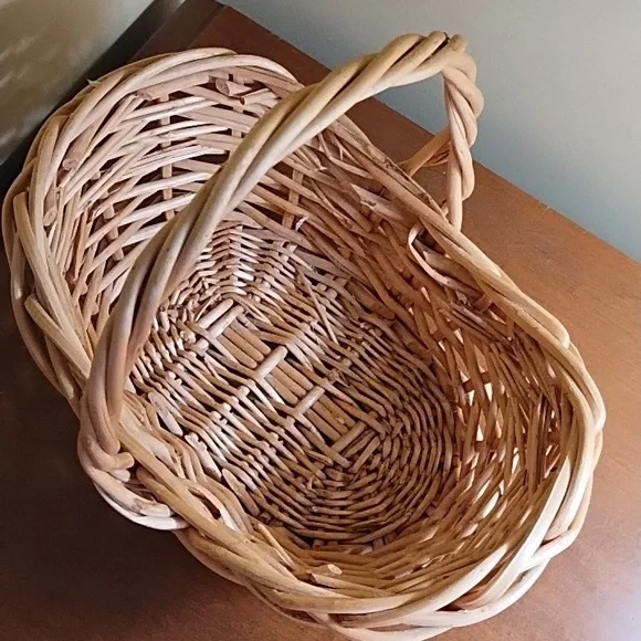 Medium Wicker Basket Oval Handle Easter Gift Basket Garden Farmhouse Cottagecore - Picture 2 of 7